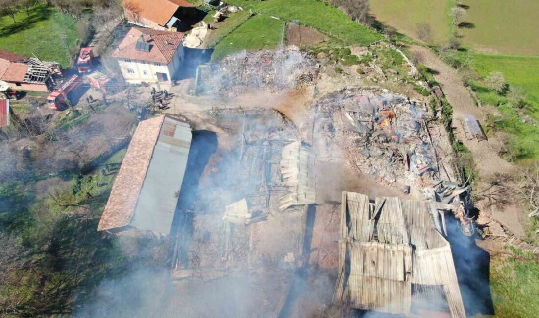 Kastamonu’da elektrik panosunun patlaması neticesinde çıkan ve 3 ev ve