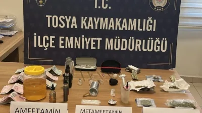 Kastamonu’nun Tosya ilçesinde düzenlenen operasyonda bin 197 gram sıvı amfetamin