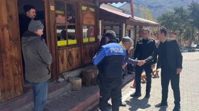 Erzincan’ın Kemaliye ilçesinde polis ekipleri çeşitli ziyaretler gerçekleştirerek vatandaşları bilgilendirdi.