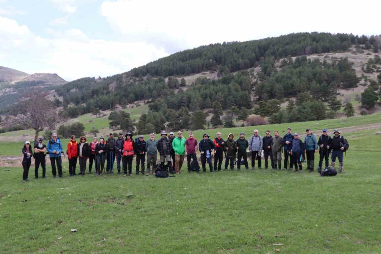 Erzurum’un Oltu ilçesinde etkili olan yağmurun ardından Yolboyu Mahallesi’nde bulunan