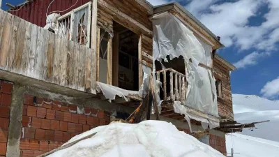 Bayburt'un Üzengili köyünde kış uykusundan uyanan ayılar, 10 farklı yayla