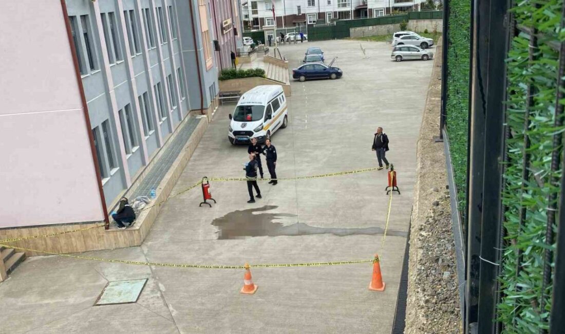 Kocaeli’nin Gölcük ilçesinde bir lisenin 4’üncü katından düşen kız öğrenci