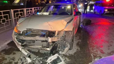 Kocaeli’nin İzmit ilçesinde kontrolden çıkan otomobil önce bariyere ardından başka