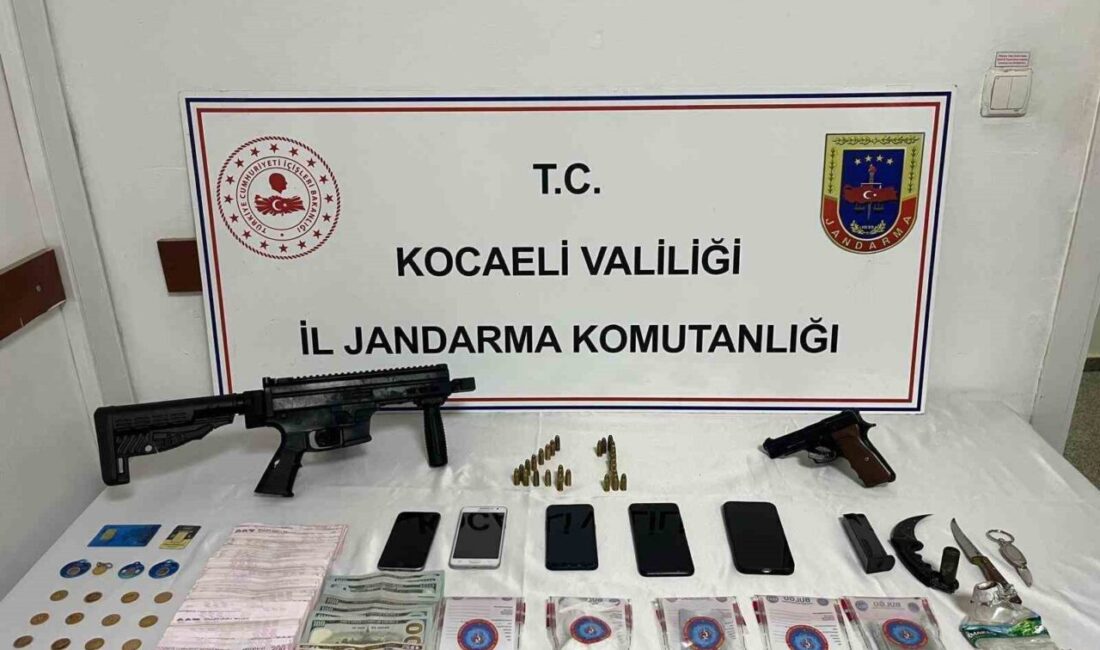 Kocaeli’nin Gebze ilçesinde uyuşturucu operasyonunda, bir miktar uyuşturucu madde, 2