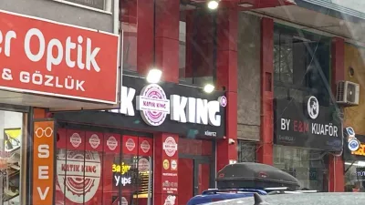 Kocaeli'nin Körfez ilçesinde tavuk dönerden zehirlenen 648 kişiden 2'si, işletme