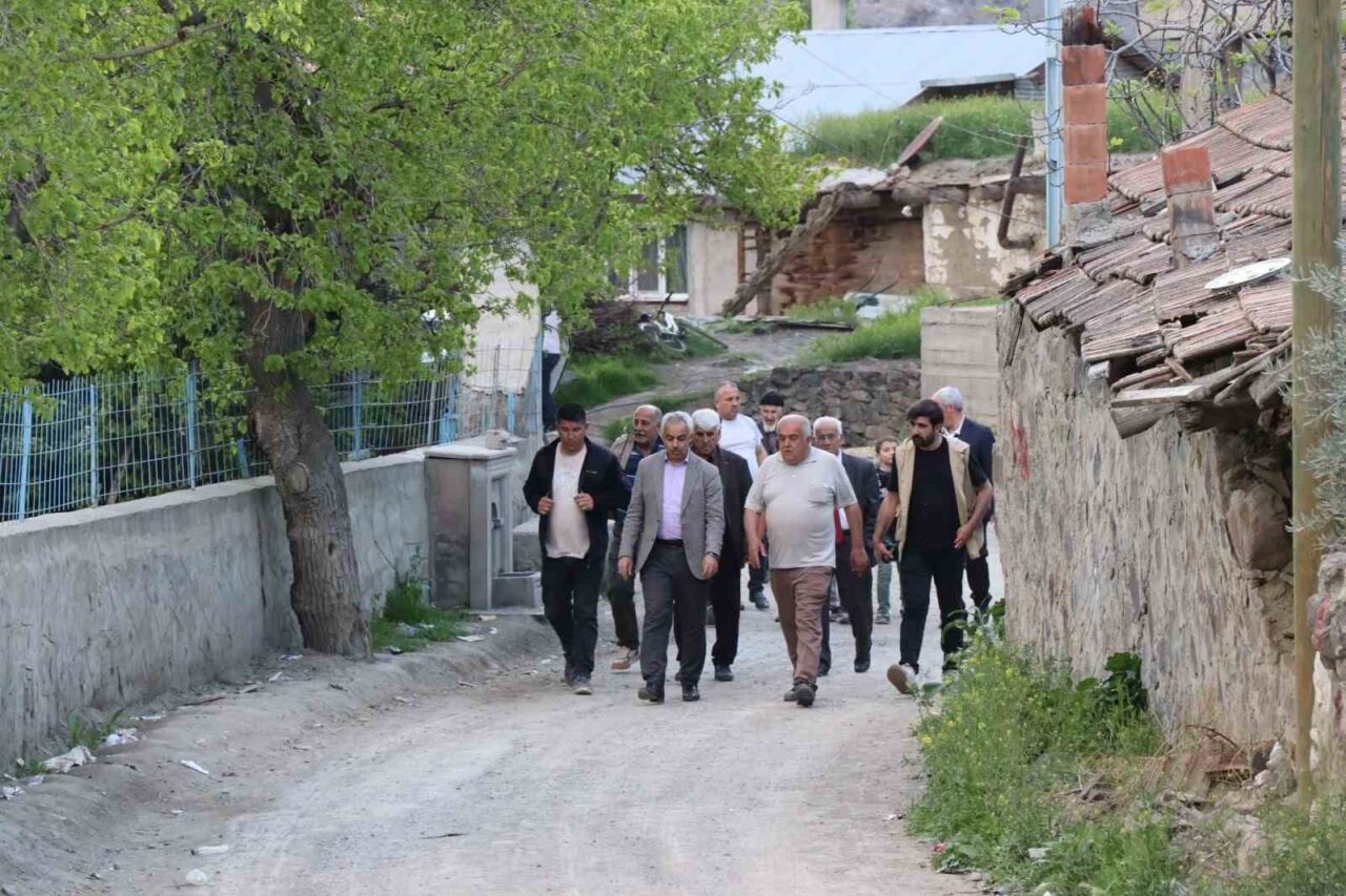 Erzurum’un Oltu ilçesine bağlı Ayvalı Mahallesi sakinleri, biriken sorunlarını köyü