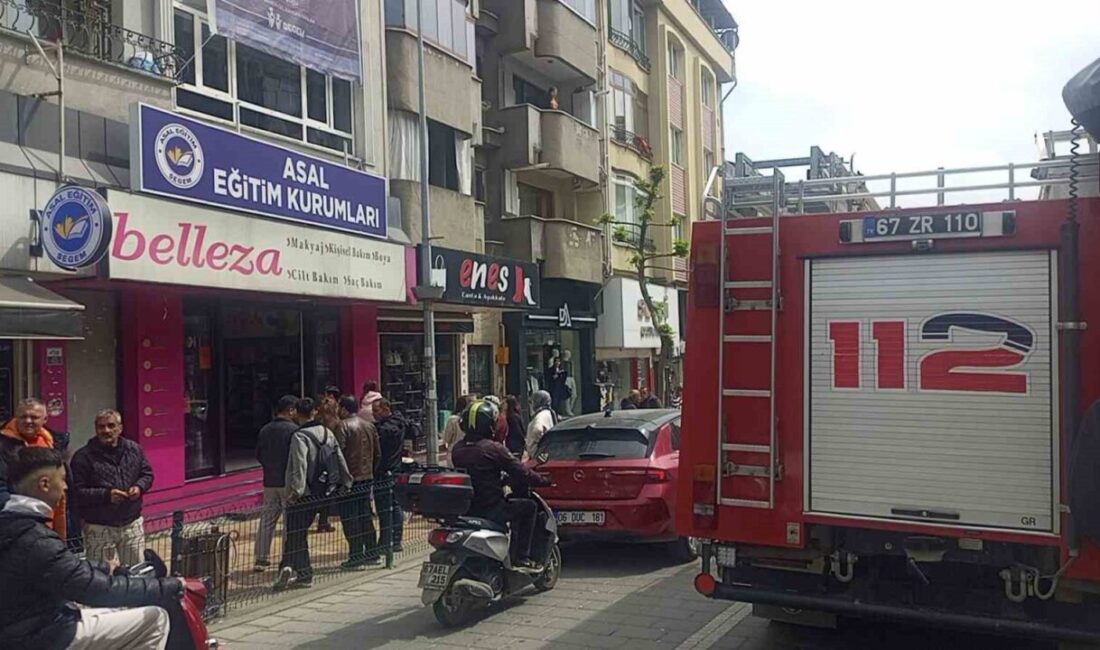 Zonguldak’ın Çaycuma ilçesinde kozmetik ürünlerinin satıldığı işyerinde çıkan yangın paniğe