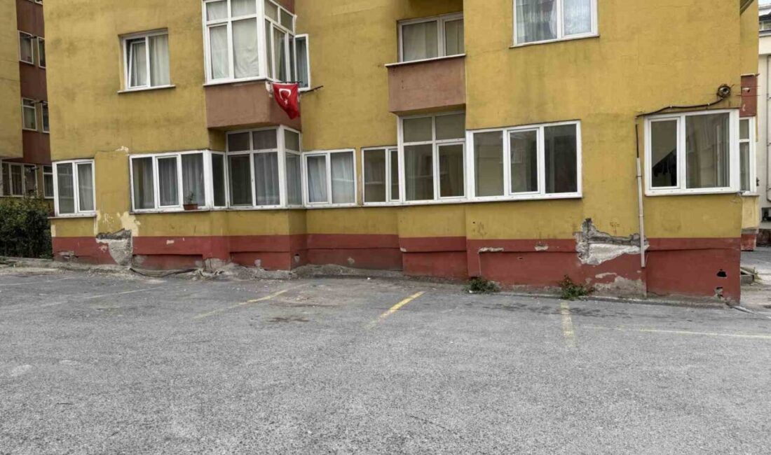 Küçükçekmece’de yıllardır çatlak kolonlarla yaşam mücadelesi veren Doğuş Sitesi sakinleri