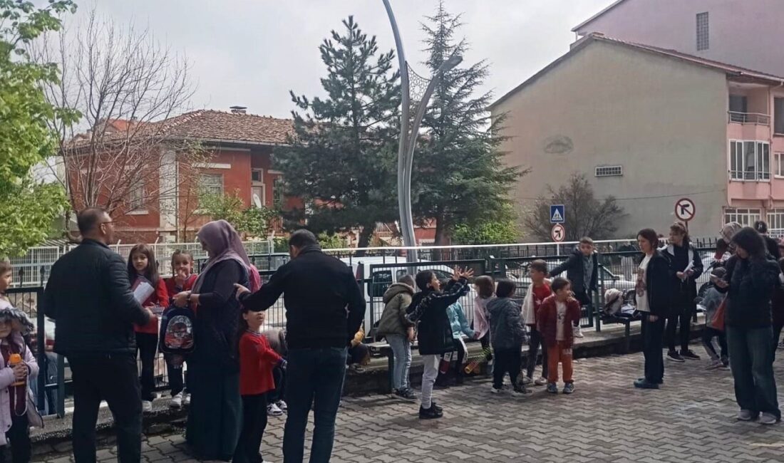 Kütahya’nın Simav ilçesinde meydana gelen 4,6 büyüklüğündeki depremin ardından okullar