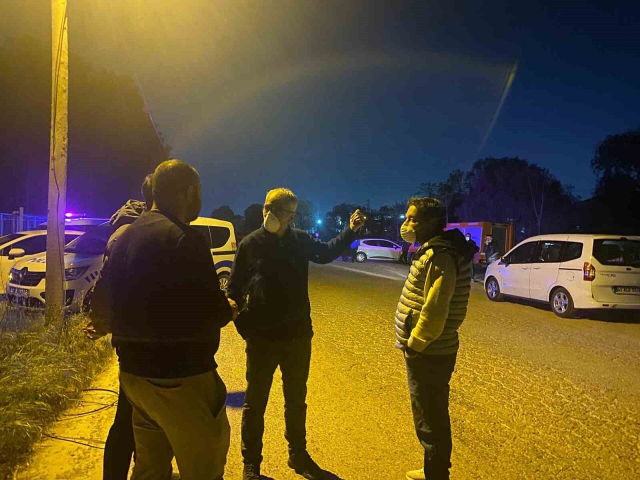 Kocaeli’de gündüz saatlerinde mahalleyi saran koku için ekipler seferber oldu.