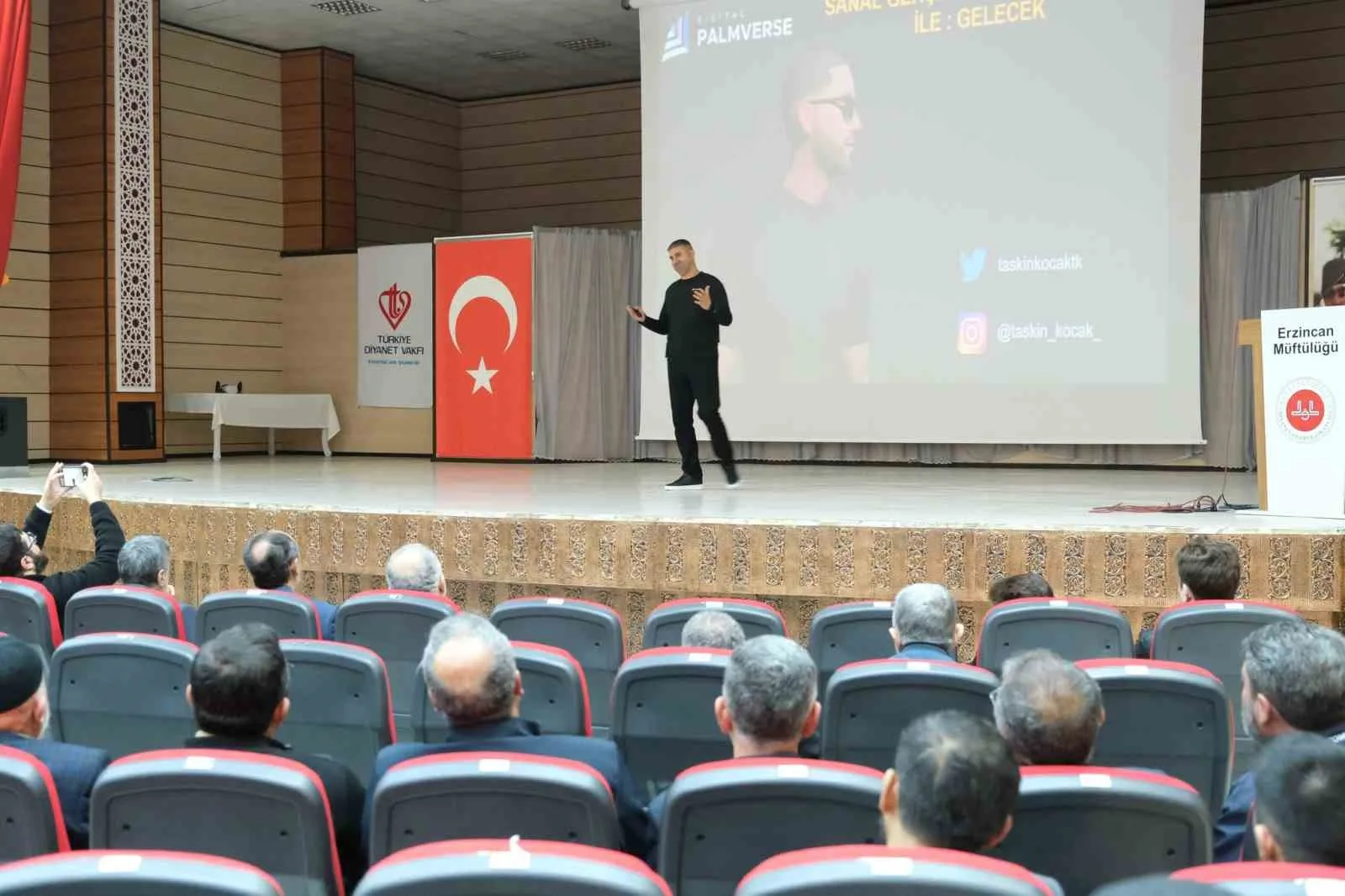 Erzincan Müftülüğü Konferans Salonunda, din görevlileri ve vatandaşların katılımıyla “Metaverse