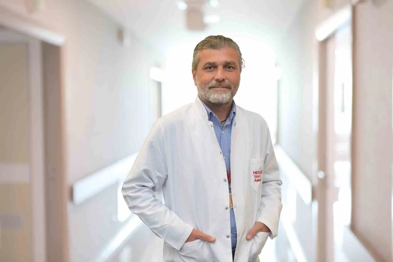 Kalp krizi belirtileri arasında yer alan mide ağrısının yanlış yorumlanabildiğini