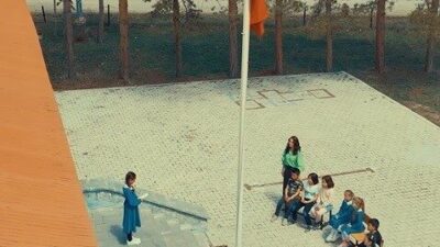 Bayburt’ta köy okulunun minikleri, jandarma için şiir yazdı. Okulun öğrencisi