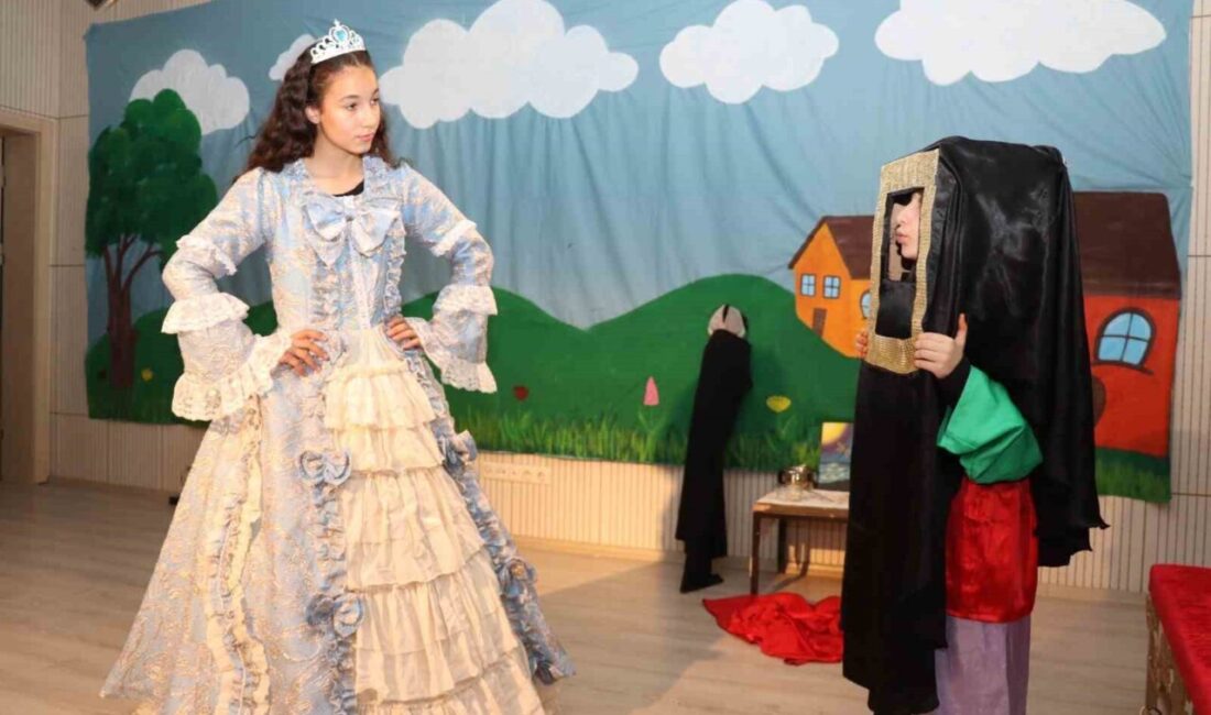 Erzurum’un Oltu ilçesi Gençlik Merkezi’nden miniklere unutulmaz bir tiyatro gösterisi