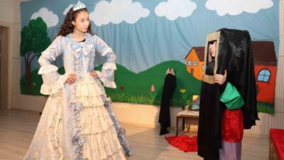 Erzurum’un Oltu ilçesi Gençlik Merkezi’nden miniklere unutulmaz bir tiyatro gösterisi