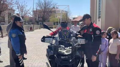 Erzincan’da polis ekiplerince ilkokul öğrencilerine polislik mesleğinin tanıtımı yapıldı. Erzincan’da