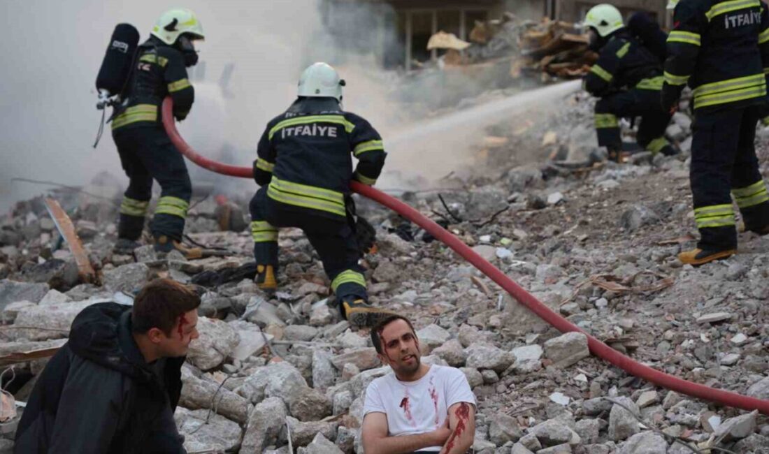 Muğla Büyükşehir Belediyesi İtfaiye Daire Başkanlığı tarafından Menteşe’de yıkımı devam