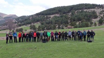 Erzurum’da doğa tutkunu grup, 17 kilometrelik yürüyüşle hem spor yapmanın
