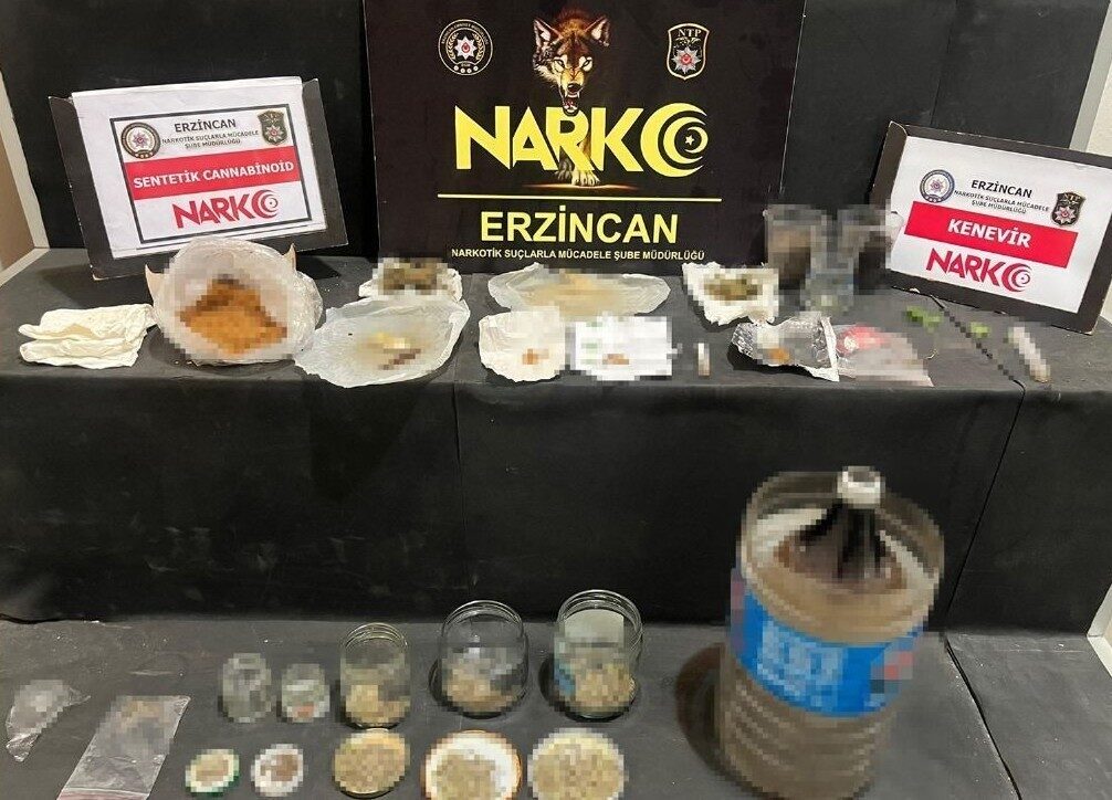 Erzincan’da polis ekiplerince uyuşturucu operasyonu düzenlendi. 4 kişinin yakalandığı operasyonda