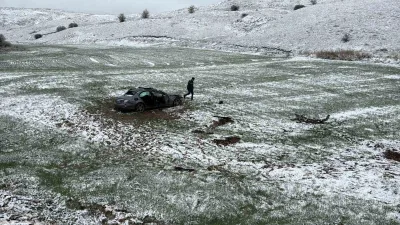 Sivas’ta nişan merasimine giden ailenin içerisinde bulunduğu otomobilin şarampole uçtuğu