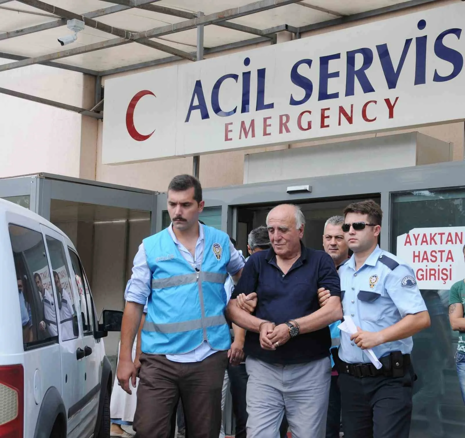 FETÖ/PDY Silahlı Terör Örgütü suçundan firari olan ve yurt dışındaki