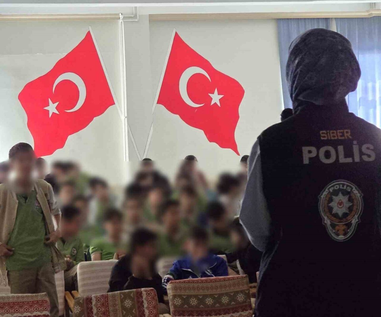 Erzincan’da öğrencilere dijital dünyada karşılaşabilecekleri tehlikelerden korunmaları için farkındalık eğitimi