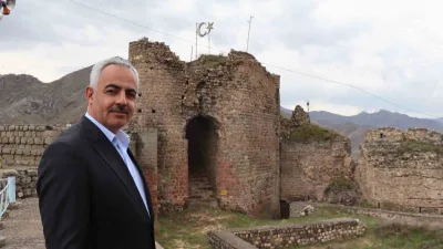 Oltu Kalesi'nin tarihi dokusunu korumak amacıyla başlatılan restorasyon çalışmaları, uzun