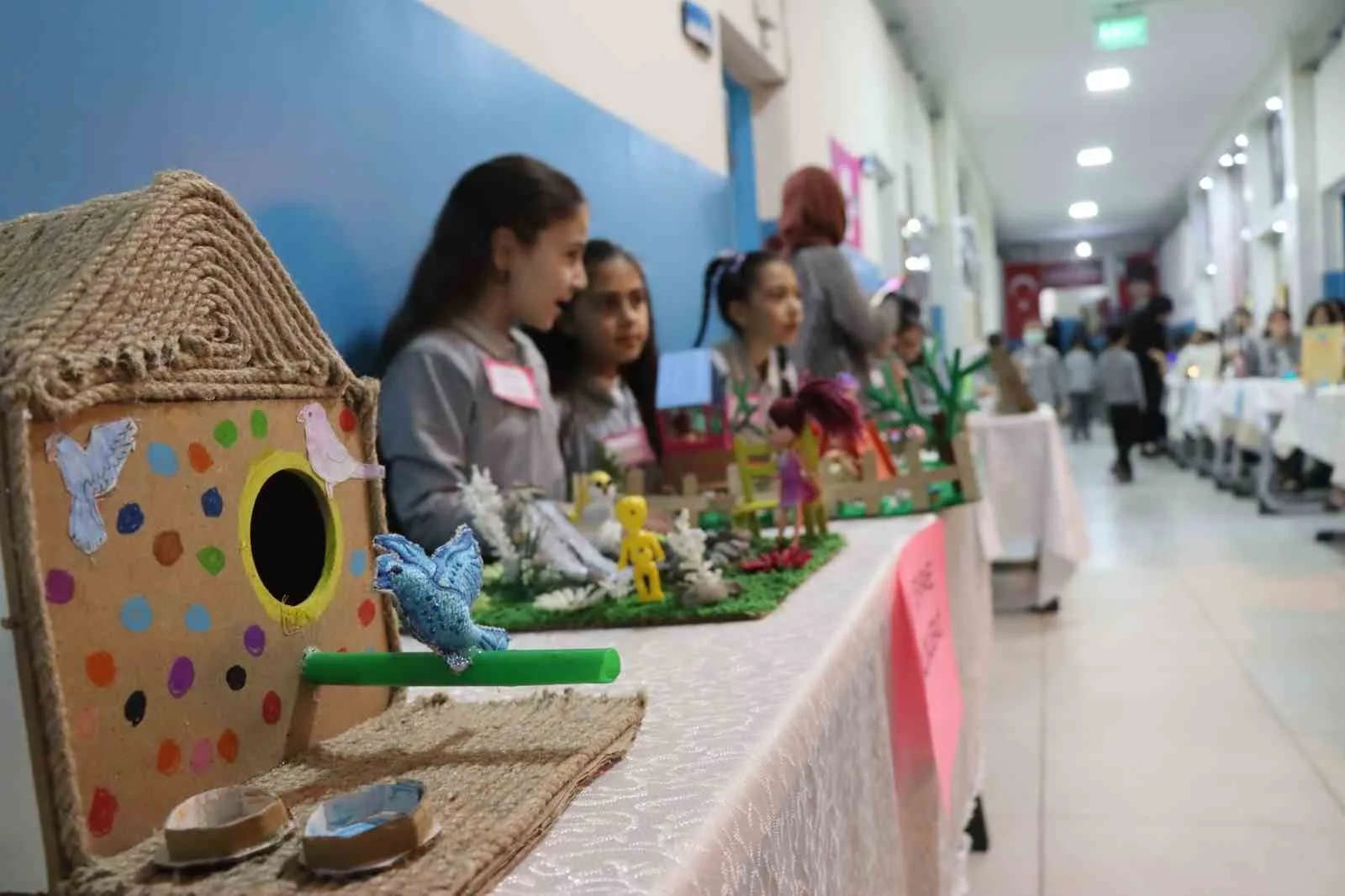 Erzurum’un Oltu ilçesi Karabekir İlkokulu’nda düzenlenen Bilim Şenliği, 3. ve