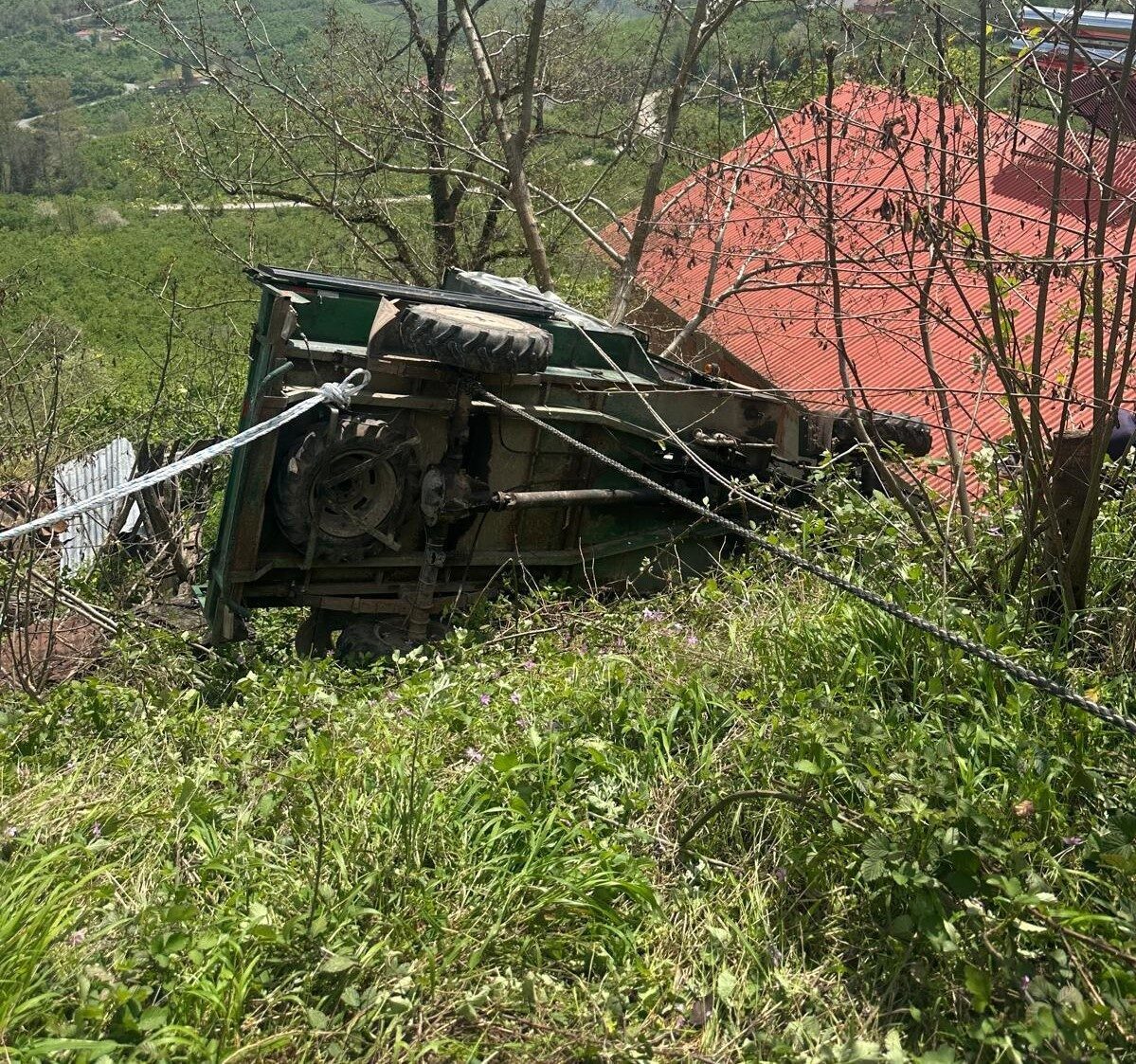 Ordu’nun Ulubey ilçesinde patpatın ağaca çarpması sonucu meydana gelen trafik