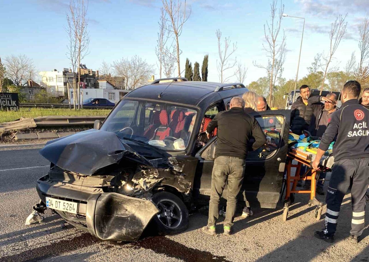 Ordu’nun Ünye ilçesinde hafif ticari araç ile minibüsün çarpışması sonucu