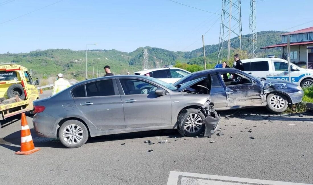 Ordu’nun Ünye ilçesinde meydana gelen trafik kazasında 2 kişi yaralandı.