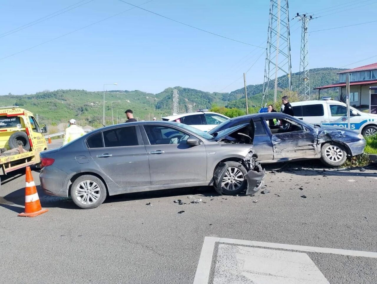 Ordu’nun Ünye ilçesinde meydana gelen trafik kazasında 2 kişi yaralandı.