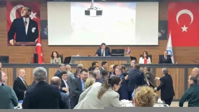 Ortahisar Belediye Meclisi'nde Atatürk'e hakaret tartışması gerginliğe neden oldu. CHP'li