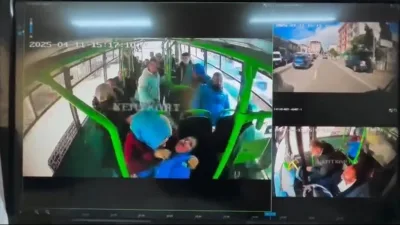 Kocaeli’nin Çayırova ilçesinde özel halk otobüsünde annesiyle yolculuk yapan bir