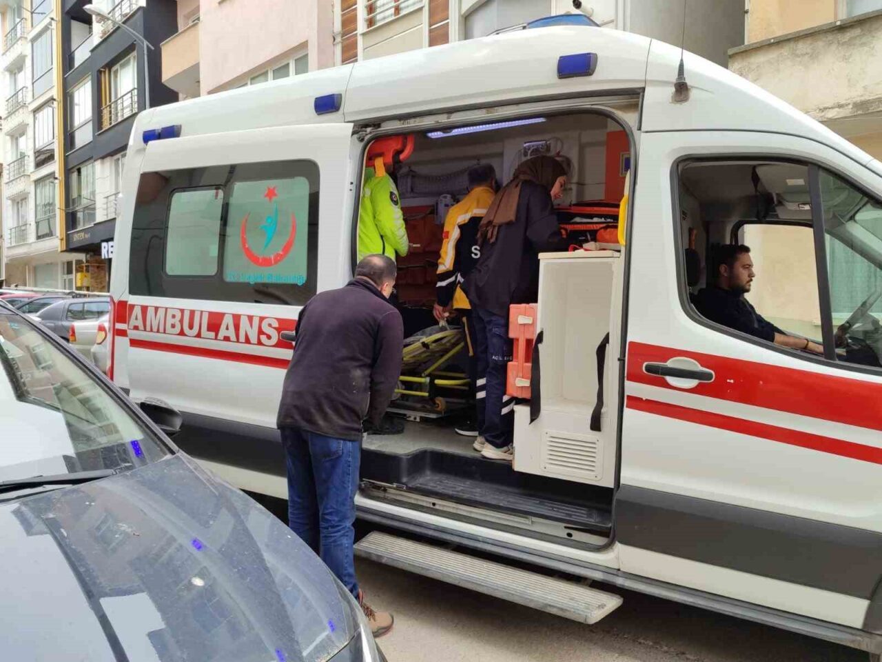 Sinop’ta otomobil ile motosikletin çarpışması sonucu meydana gelen kazada motosiklet