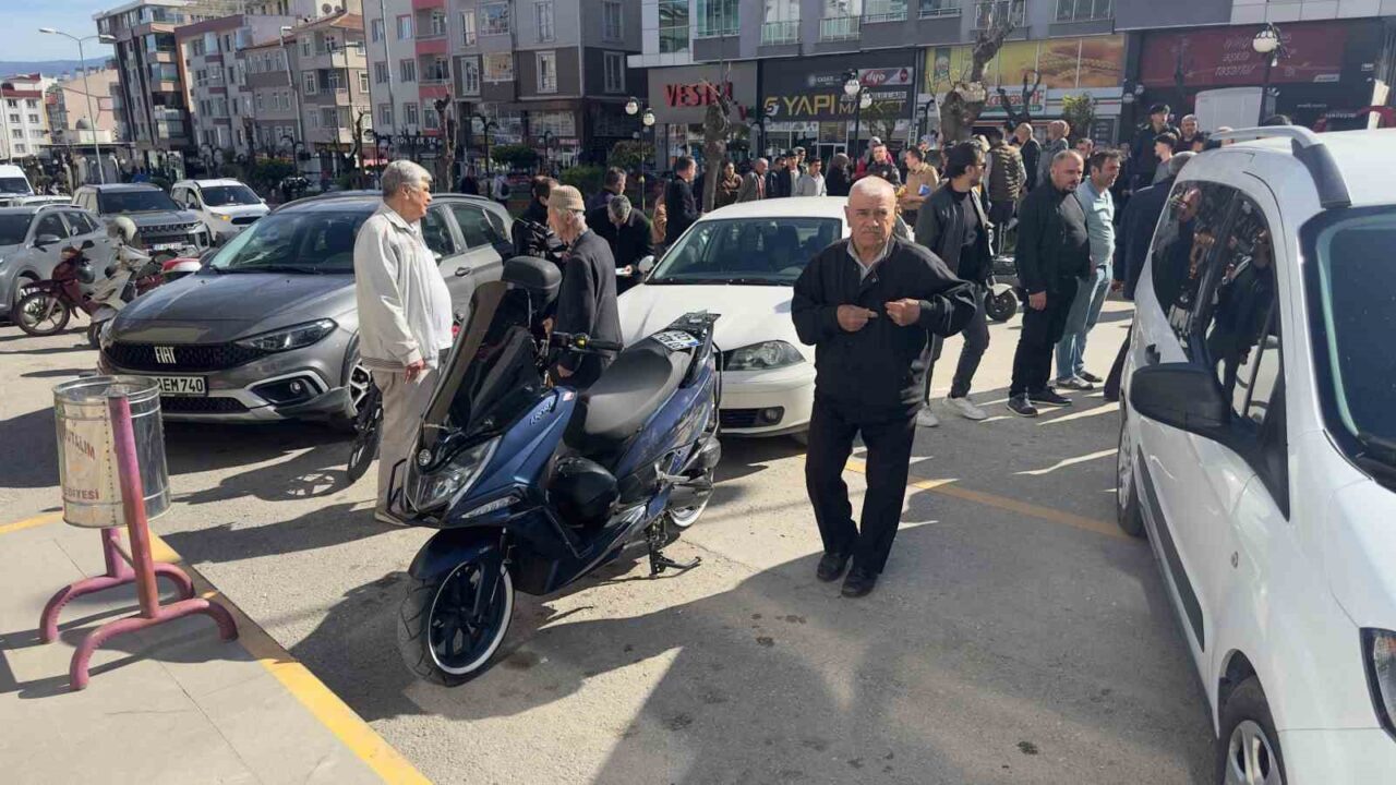 Kastamonu’nun Tosya ilçesinde otomobil ile motosikletin çarpışması neticesinde meydana gelen