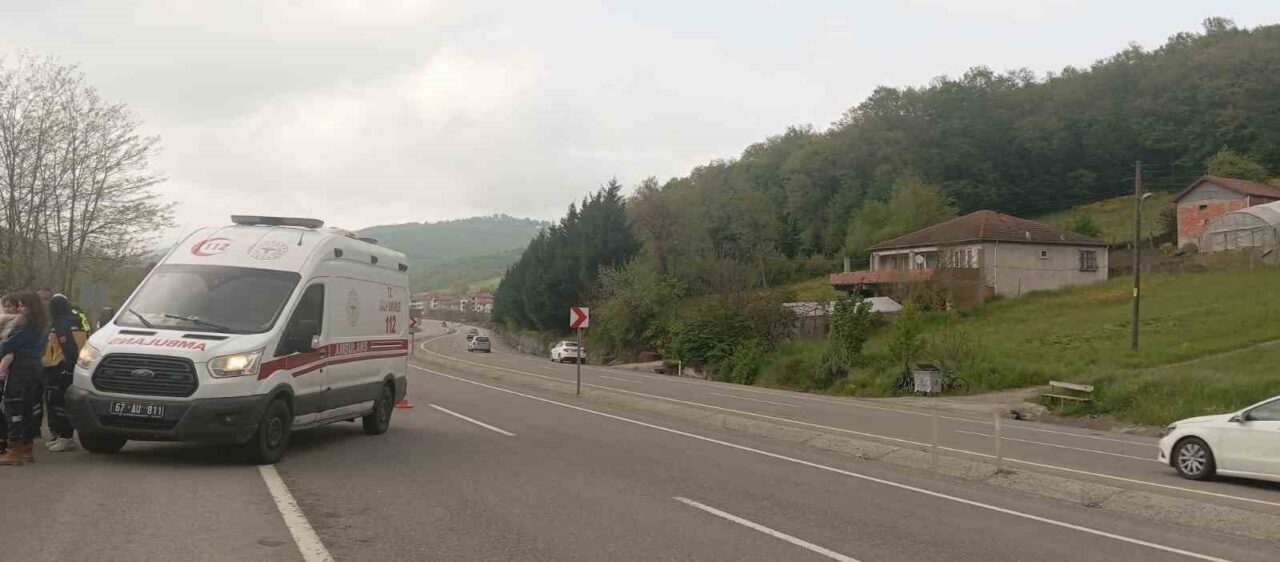 Zonguldak’ta sürücünün direksiyon hakimiyetini kaybettiği araç tarlaya uçtu. Kazada dede