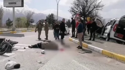 Erzincan Havaalanı Kavşağı'nda otomobil ile motosikletin çarpışması sonucu motosiklet sürücüsü