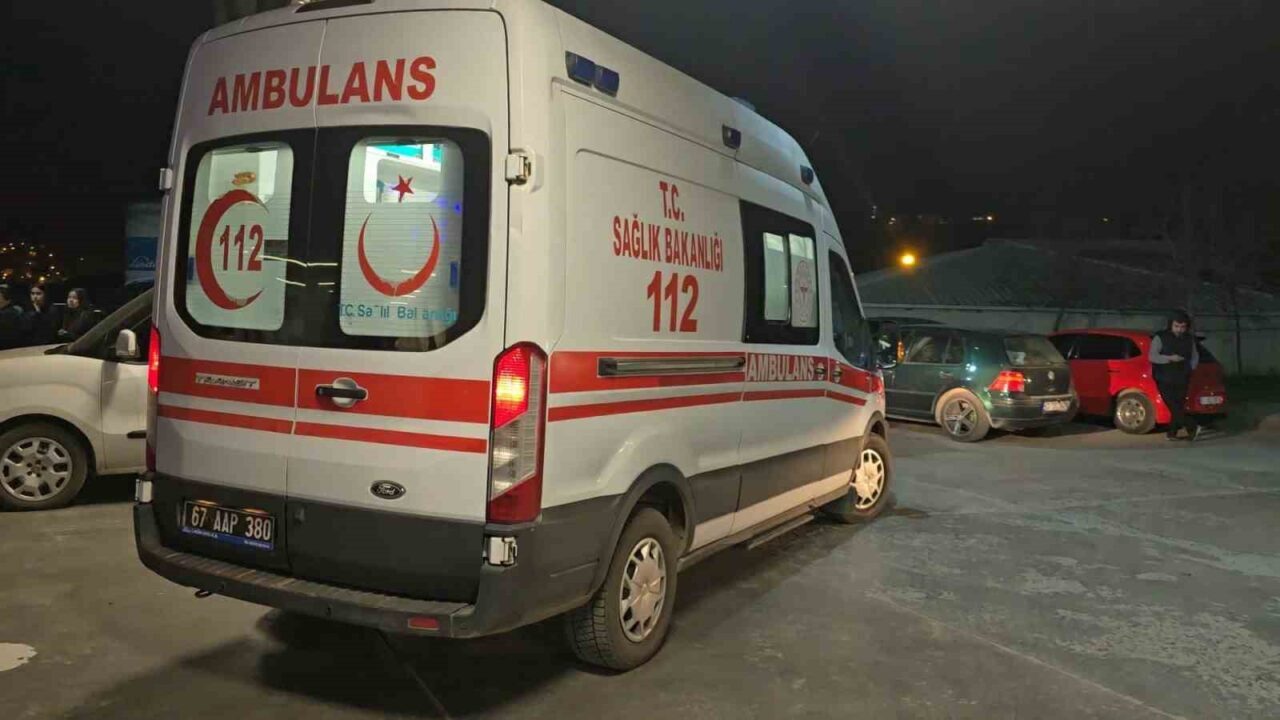 Zonguldak’ın Karadeniz Ereğli ilçesinde 3. kattaki evlerinin balkonunda oyun oynarken