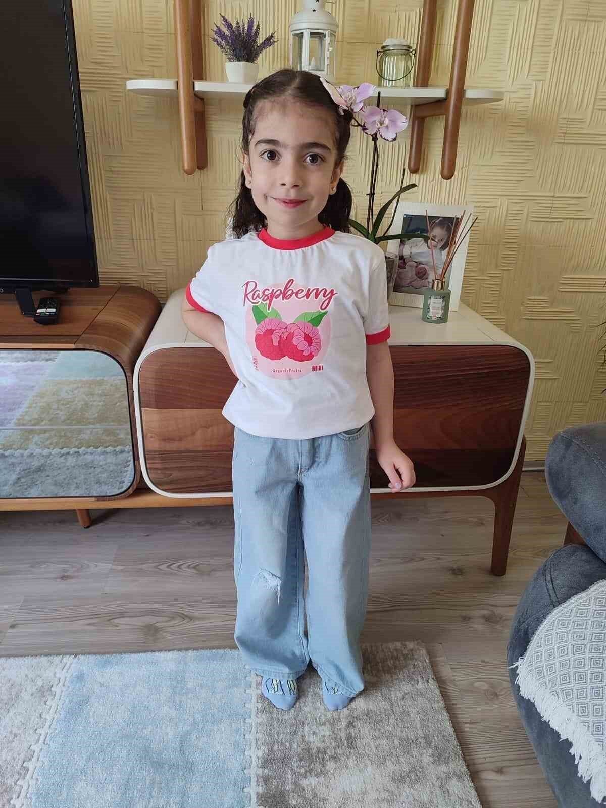 Kocaeli’nin Körfez ilçesinde sokakta oyun oynarken otomobilin çarptığı 6 yaşındaki