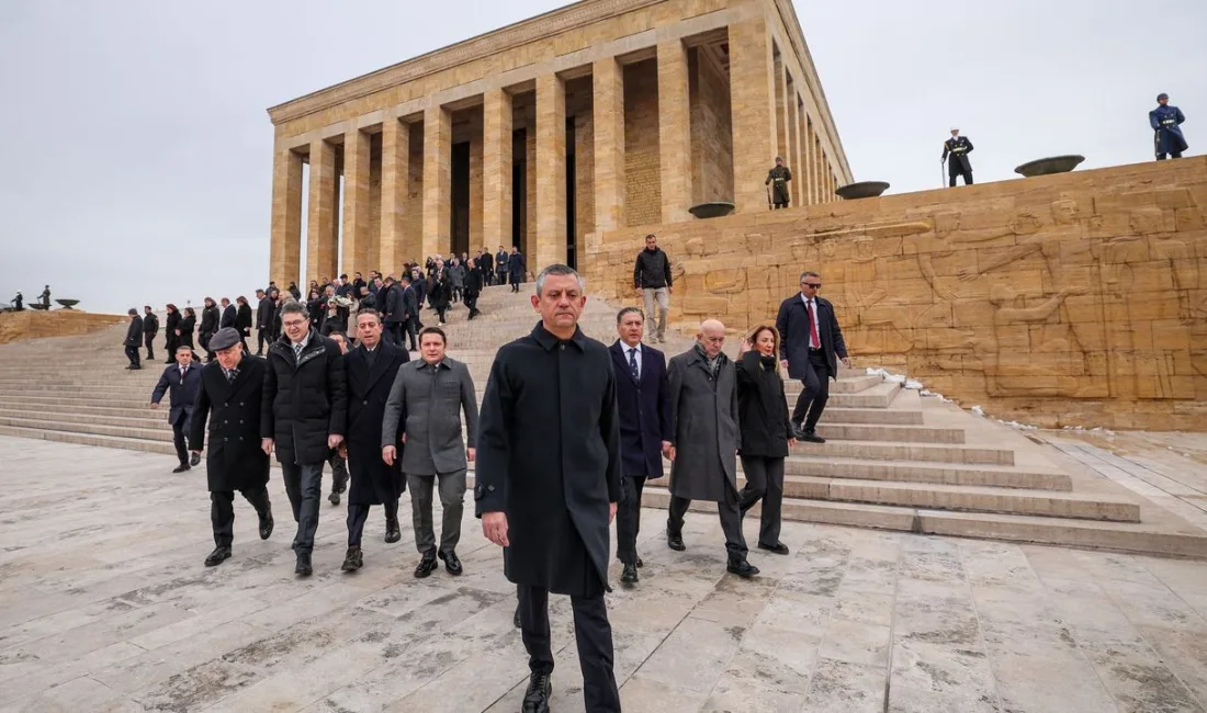 CHP Genel Başkanı Özgür Özel ve parti yöneticileri, 21’inci Olağanüstü
