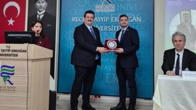 Rize’de katıldığı panelde konuşan Panama Cumhuriyeti İstanbul Başkonsolosu Juan Jaime