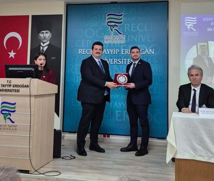 Rize’de katıldığı panelde konuşan Panama Cumhuriyeti İstanbul Başkonsolosu Juan Jaime