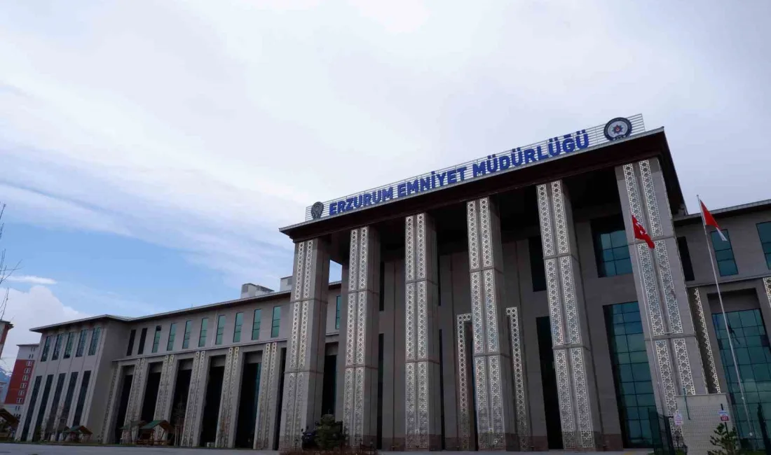 Erzurum’da polis memuru, bir vatandaşın ruhsat yenilemek için getirdiği silahı