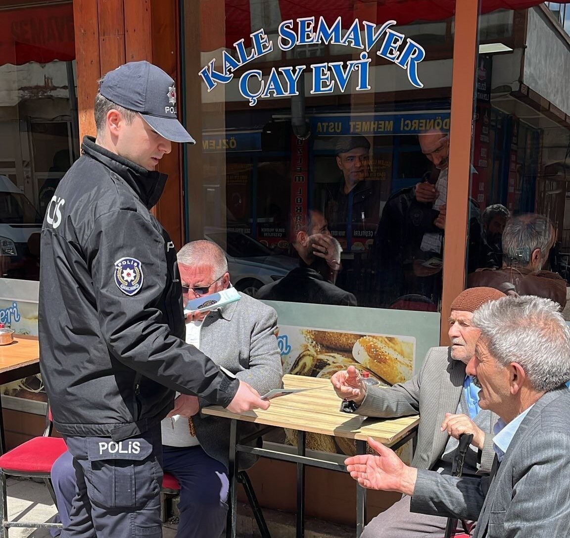 Erzurum’un Pasinler ilçesinde polis vatandaşları dolandırıcılık olaylarına karşı dikkatli olmalar