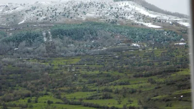 Ardahan’ın Posof ilçesinde bahar mevsimi olmasına rağmen yüksek kesimlerde kar