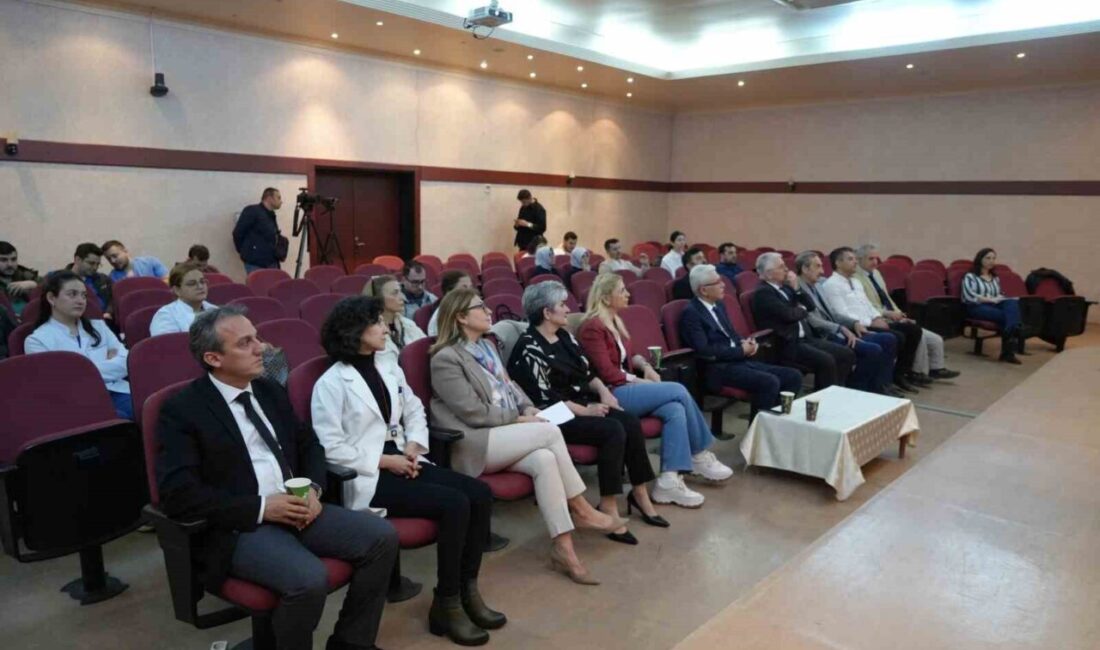 Algoloji uzmanı doktorlar Samsun Ondokuz Mayıs Üniversitesi’nde (OMÜ) bir araya