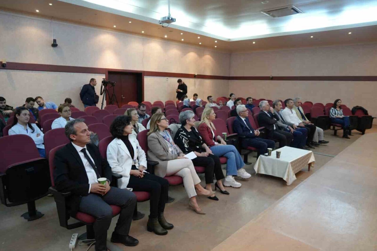 Algoloji uzmanı doktorlar Samsun Ondokuz Mayıs Üniversitesi’nde (OMÜ) bir araya