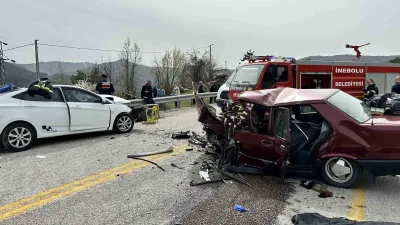 Küre'de Fiat-Tofaş ile otomobilin çarpıştığı kazada 3 kişi hayatını kaybetti,