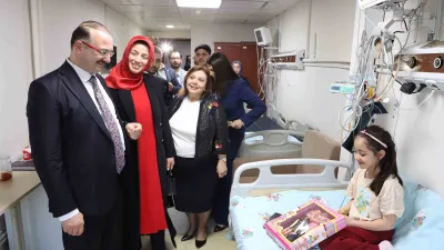 Atatürk Üniversitesi Rektörü Prof. Dr. Ahmet Hacımüftüoğlu ve eşi Prof.